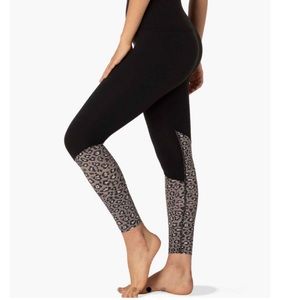 Beyond Yoga Back Me Up Midi Leggings Sz M NWT